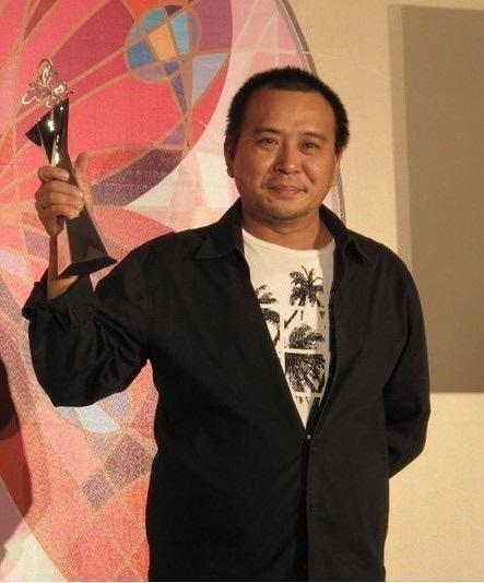 导演张作骥母亲因病去世 与父亲忌日同天