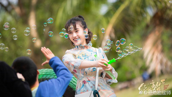 “新势力girl”陆琦蔚新作邂逅“严父慈兄”