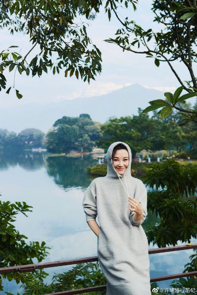 许晴分享写真美图 笑容迷人美成风景线
