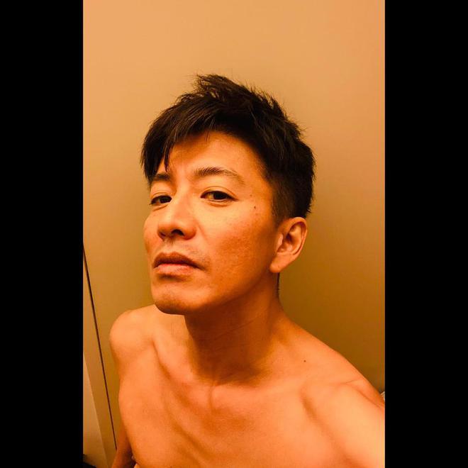 昔日男神木村拓哉晒自拍 却被吐槽油腻辣眼