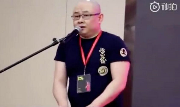 歌手刀郎发福严重 网友:不拿话筒都不知道他是谁!