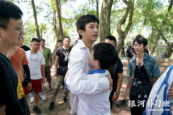 《银河补习班》票房突破5.3亿 主题曲MV揭秘拍摄幕后苦与乐
