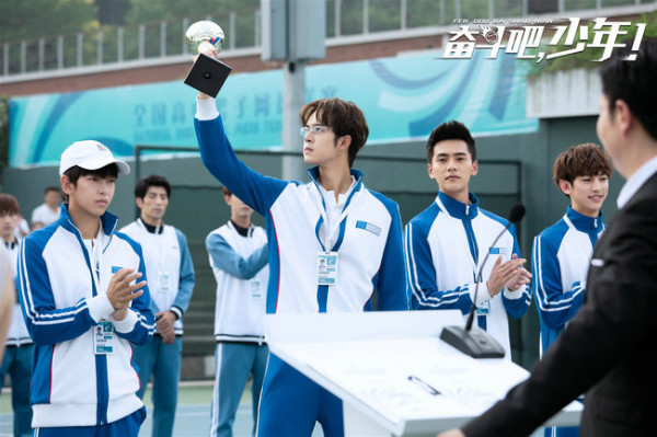 《奋斗吧,少年!》精彩剧情持续上演 育青少年展现团队默契