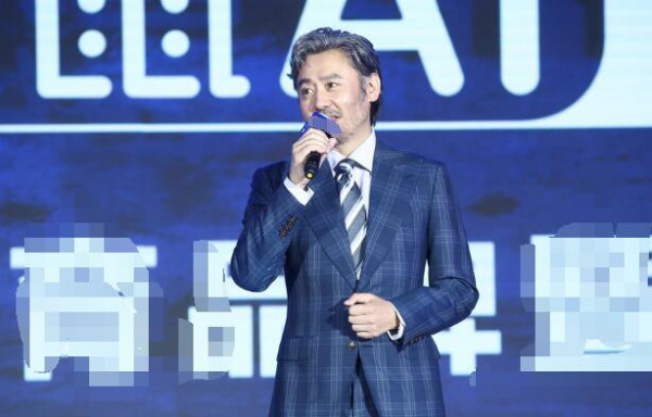 吴秀波夸赞大儿子学习称是学霸 二儿子善与他人交流