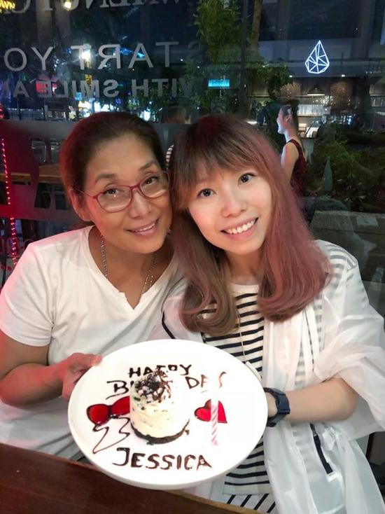 杨盼盼烧伤好转出院深夜返港 女儿:希望伤口没事