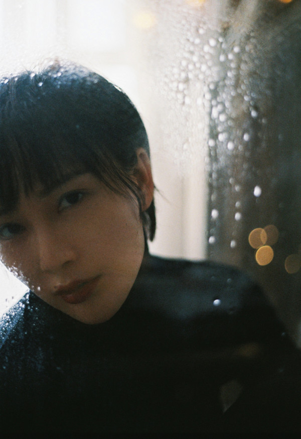 杨舒婷最新写真曝光 神韵优雅气质脱俗