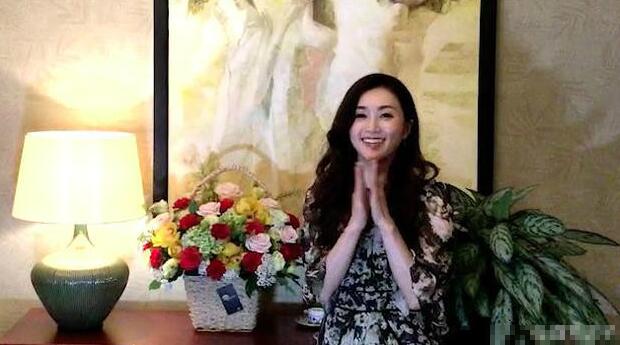 酒井法子在线“乞讨”惹争议：这还是记忆中的小雪吗？
