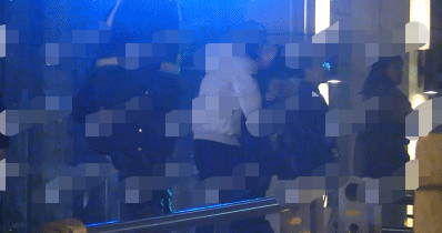 金瀚曹曦月否认恋情后再曝亲密照 街头拥抱互吻
