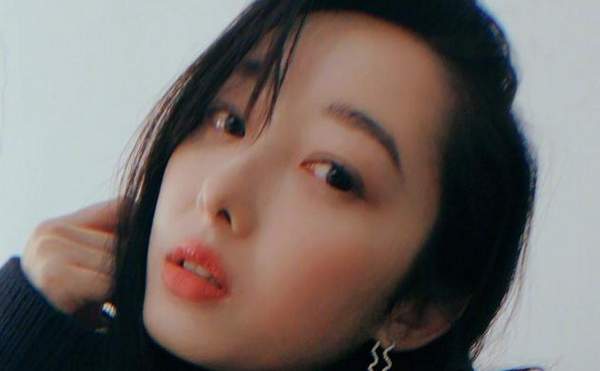 疑蒋梦婕二手平台卖过期口红 引粉丝不满