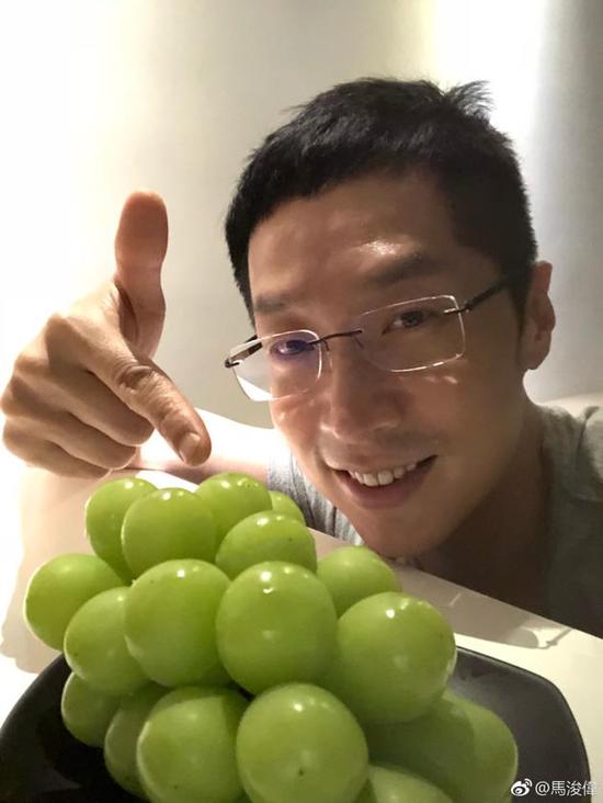 马浚伟准备正装入学北大 自侃要骑共享单车上课