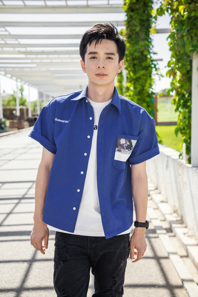 刘智扬《古田军号》杀青 曝夏日写真显活力
